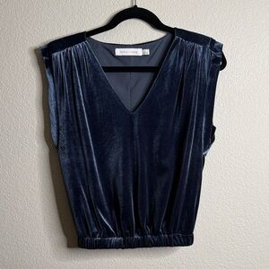 Bishop + Young Simone V-neck navy blue velvet
Small